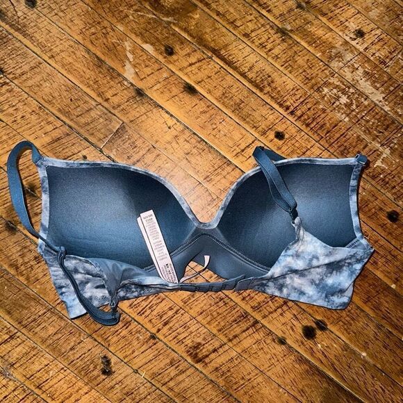 Victoria’s Secret blue tie dye Incredible padded no wire 32C bra - Picture 2 of 3